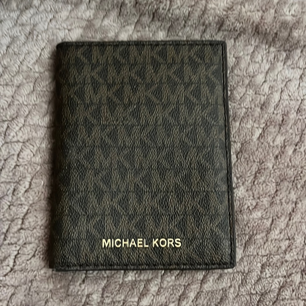 USED Michael Kors Monogrammed wallet